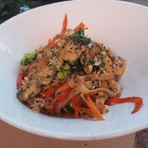 Wok de los Andes con pollo.