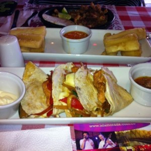 Chicharrones y quesadillas