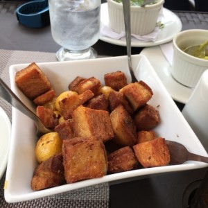 chicharron y papas