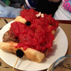 Albondiga de res con salsa napolitana