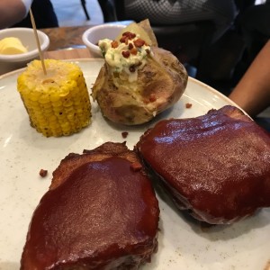 Costillitas de cerdo con salsa BBQ casera