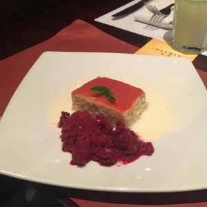 Tres leches con dulce de guayaba