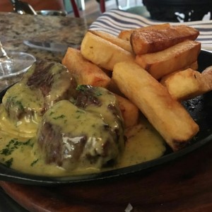 Lomo con salsa Bearnesa