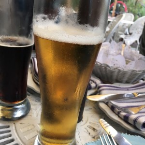 Rubia y negra