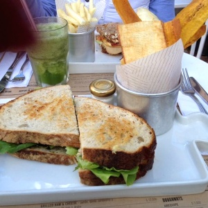 Sandwiche de pollo