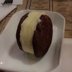 Helado de galleta
