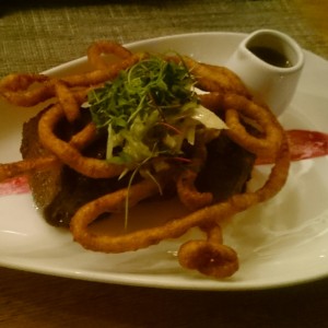 morillo confitado con churros de queso