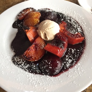 Frutos de Estacion con helado de canela