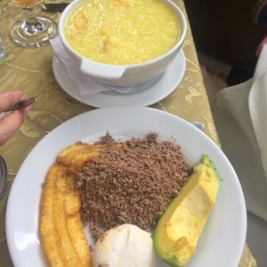 sopa de arroz y albondigas