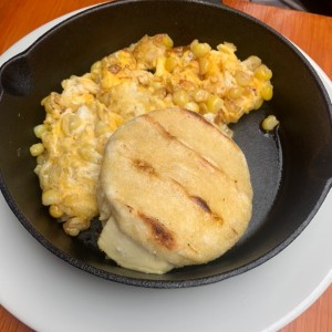 Huevos con maiz