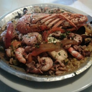 Paella Valenciana con Langosta