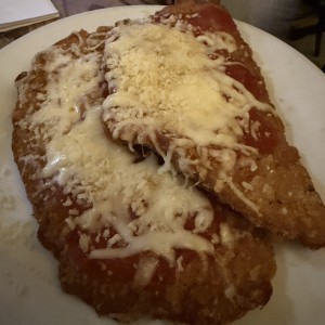 Milanesa de pollo a la parmiggiana