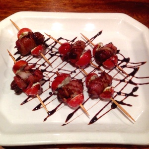 Datiles con bacon y danish blue