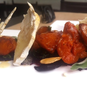 Laminas de remolacha, auyama y queso de cabra