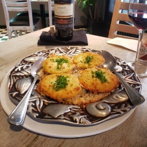 Cosquillas de Cangrejo en Bisque de Mariscos
