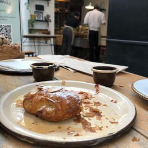 Con reguero incluido. Mermelada, mantequilla y queso