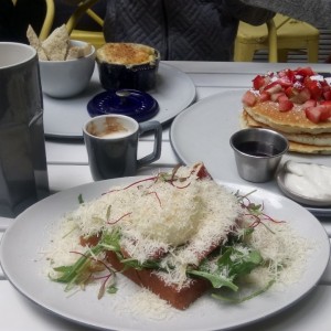 tostada lyonnaise