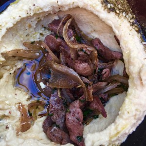 humus con cordero