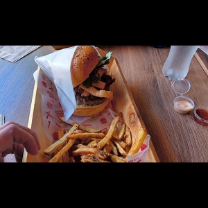 Victory Burger