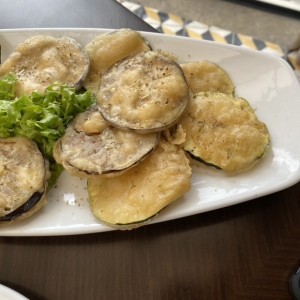 Berenjena y zucchini apanados
