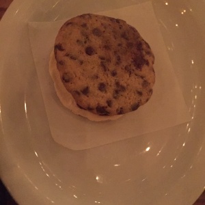 Galleta rellena de helado