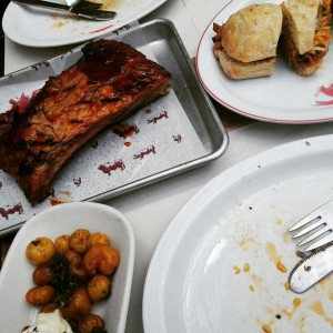 papa criolla,1/2 rack de costilla y pulled pork