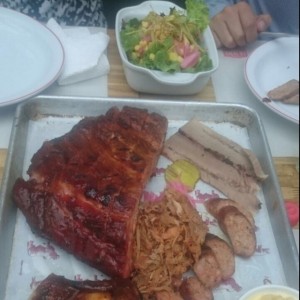 Bandeja para 4 y ensalada
