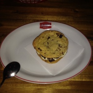 sandwich de helado en galletas