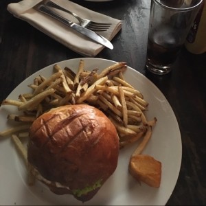 Hamburguesa con papas 