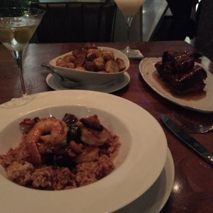 pega de arroz cln camaron y costillas bbq