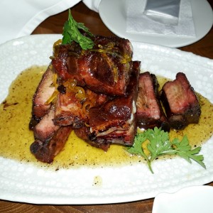 ribs de cerdo....mmmm la salsa a la naranja! espectacular!!!
