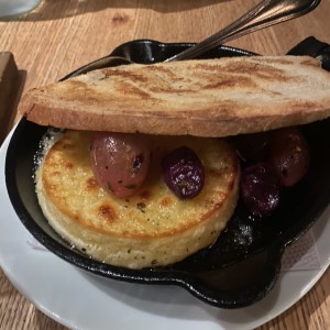 Provolone y aceitunas