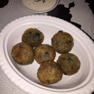 Croquetas de calamar con salsa alioli