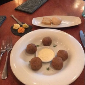 Croquetas de platano con conejo.