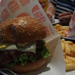 hamburguesa de carne y tocineta