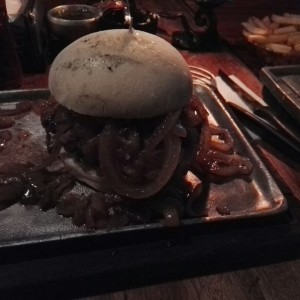 hamburguesa encebollada, media libra