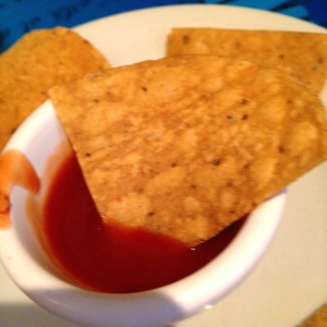 Totopos con salsa picante