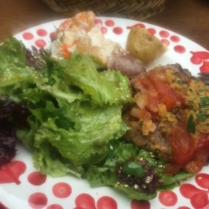 sobrebarriga y ensalada verde