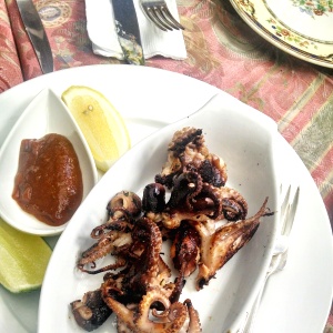 Pulpo Bebe a la parrilla con BBQ casera