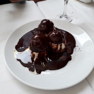 Profiteroles