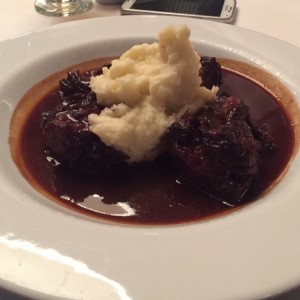 Rabo de toro en salsa de vino