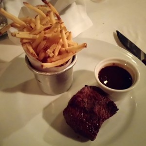 Lomo a la parrilla con salsa de pimienta