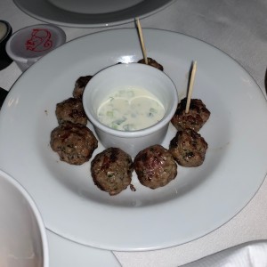 Albondigas de Cordero con Labneh