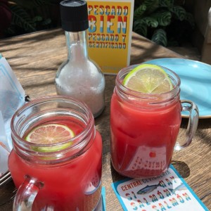 jugo de sandia, fresa y mandarina