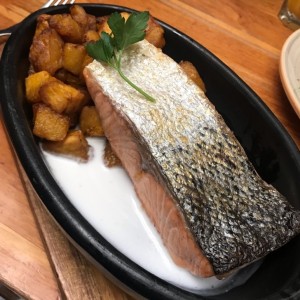 Salmon con maduritos