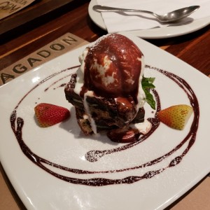 Brownie con helado