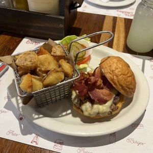 The Ranch Burger con Papas Rotas 