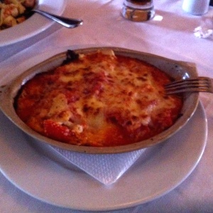 Rabiolis de carne pomodoro gratinados