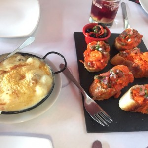 tapa puerta de alcala y tostas de camaron al pastor