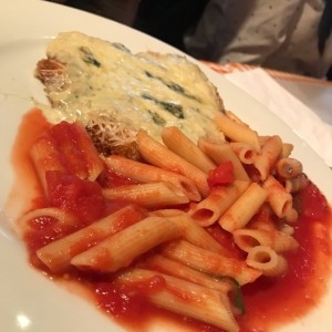 pechuga gratinada con penne